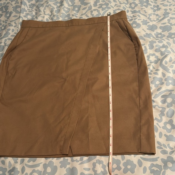 New Banana Republic Wrap Skirt size 8 petite with pockets - Picture 11 of 12